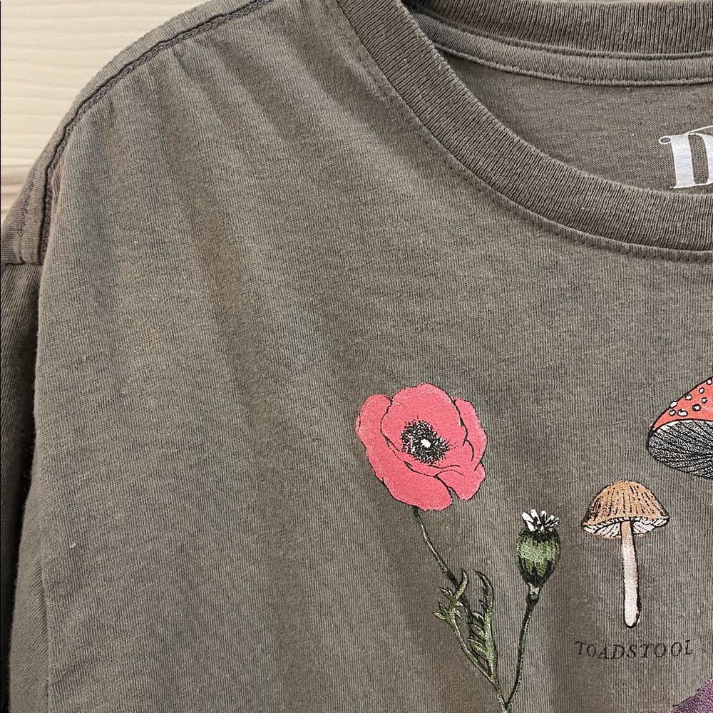 Doe - Gray Graphic T-Shirt with Mushroom Design - Picture 2 of 5